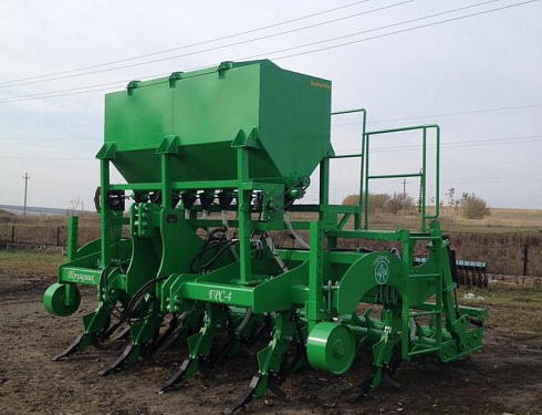 Глубокорыхлитель "Труженик" с системой внесения гранулированных удобрений