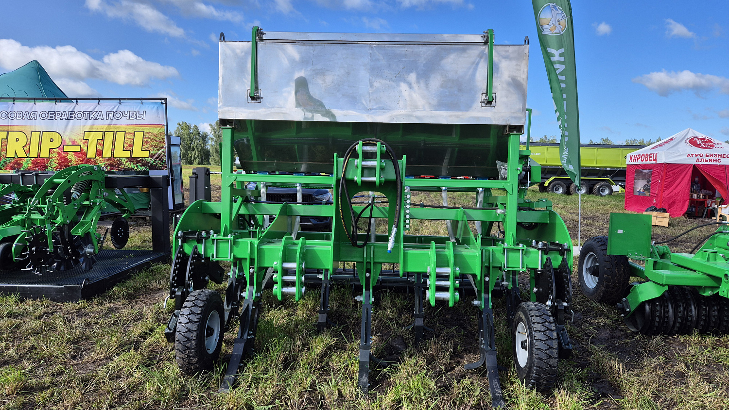 Глубокорыхлитель "Труженик" с системой внесения гранулированных удобрений