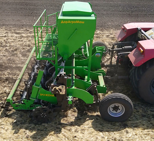 Глубокорыхлитель "Труженик" с системой внесения гранулированных удобрений