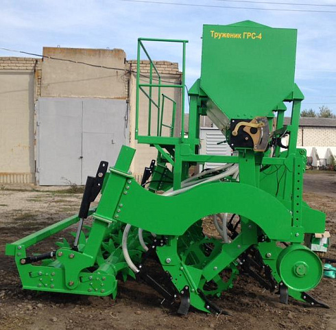 Глубокорыхлитель "Труженик" с системой внесения гранулированных удобрений