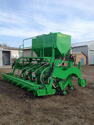 Глубокорыхлитель "Труженик" с системой внесения гранулированных удобрений