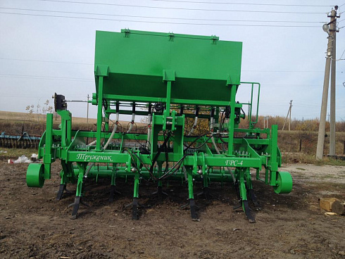 Глубокорыхлитель "Труженик" с системой внесения гранулированных удобрений