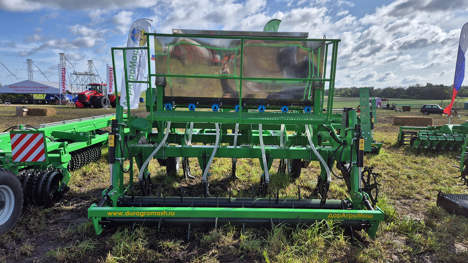 Глубокорыхлитель "Труженик" с системой внесения гранулированных удобрений