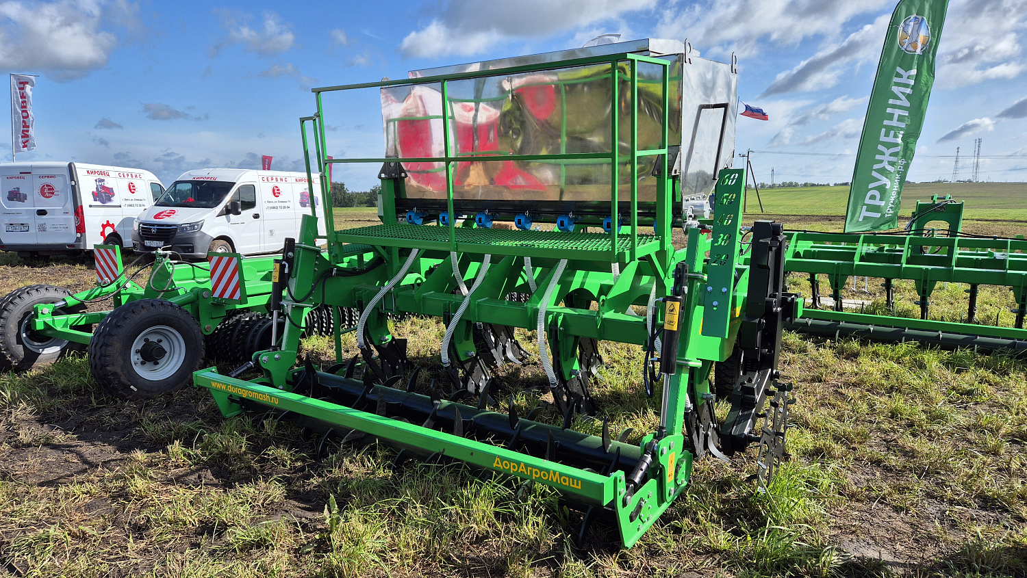 Глубокорыхлитель "Труженик" с системой внесения гранулированных удобрений