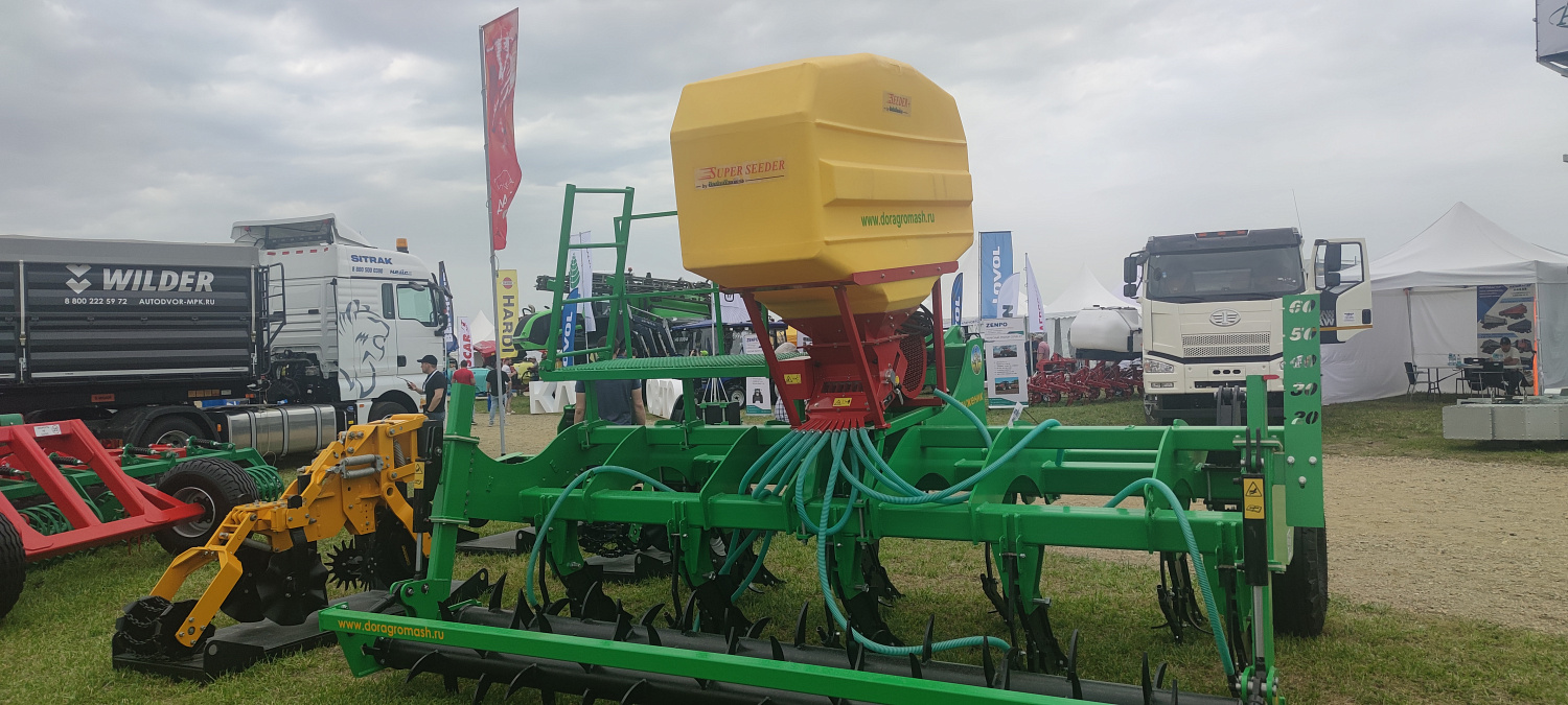 Глубокорыхлитель "Труженик" с системой внесения гранулированных удобрений