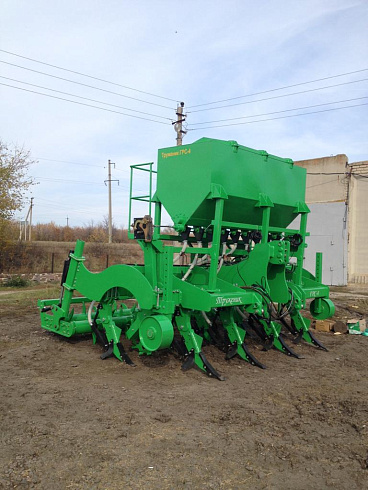 Глубокорыхлитель "Труженик" с системой внесения гранулированных удобрений
